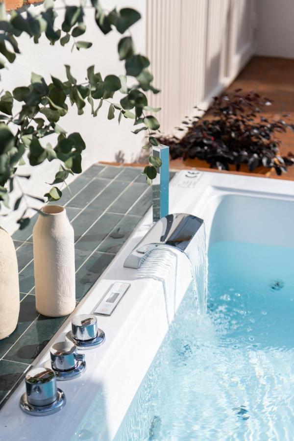 Magno Apartments Robles With Jacuzzi And Private Parking Sevilla Exterior foto